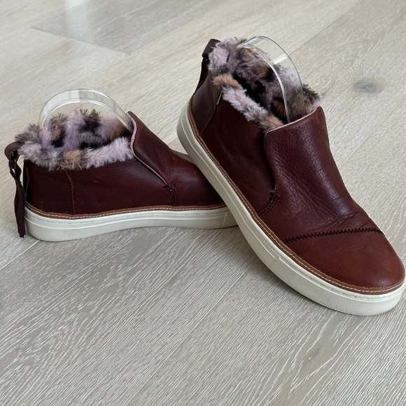 Toms Burgundy Brown Leather Slip-On Booties - Picture 4 of 11